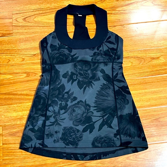 lululemon athletica Tops - Lululemon Size 4 Scoop Neck Raceback Workout Tank Top